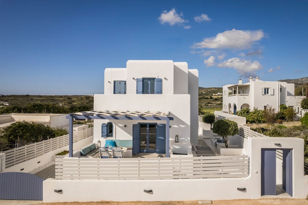 Pebble Summer House — 4-Star Luxury Hotel in Paros, Greece