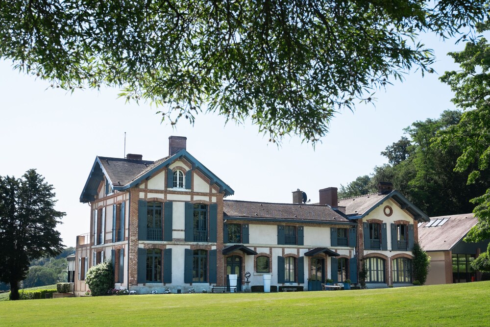 Domaine Du Chalet — 4-Star Luxury Hotel in Reims, France