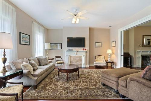 Change Of Place Main House — 4-Star Luxury Hotel in Savannah, United States