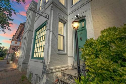 The Verdigris 1800s Charm King St Easy Parking in Alexandria, United States