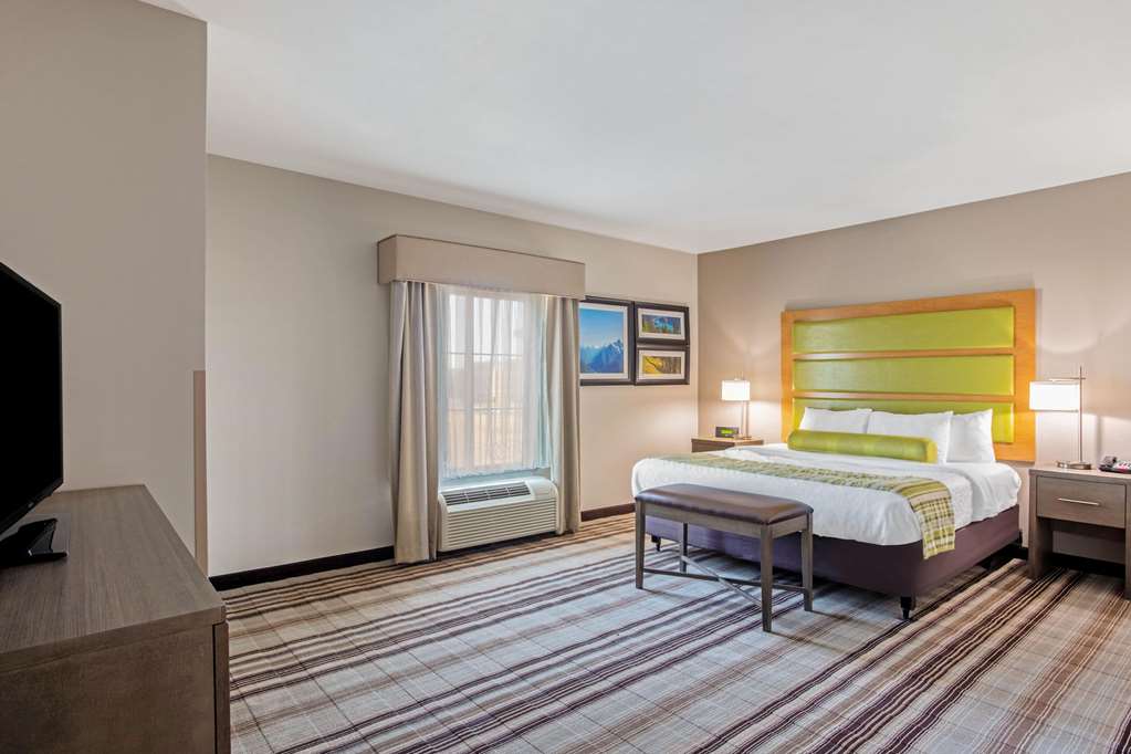 La Quinta Inn & Suites by Wyndham Paducah - photo 33