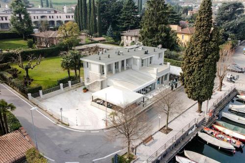 Gran Fausto Bilo — 4-Star Luxury Hotel in San Felice Del Benaco, Italy