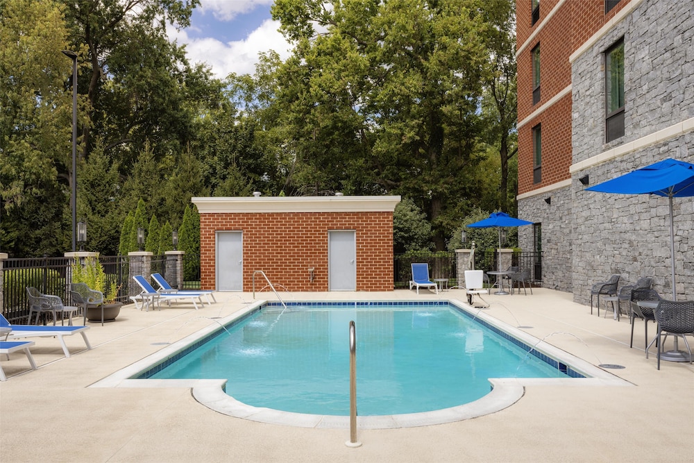 Hampton Inn Lexington Medical Center - photo 25