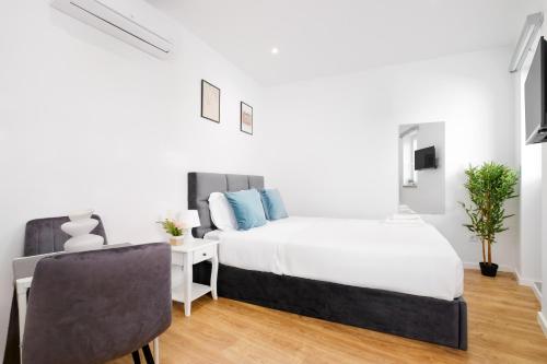 Cozy Studio 2 min walk to Douro River with AC in Vila Nova De Gaia, Portugal