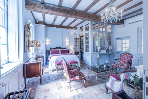 Gite de L'antiquaire Au Cœur de la Citadelle Blaye — 4-Star Luxury Hotel in Blaye, France