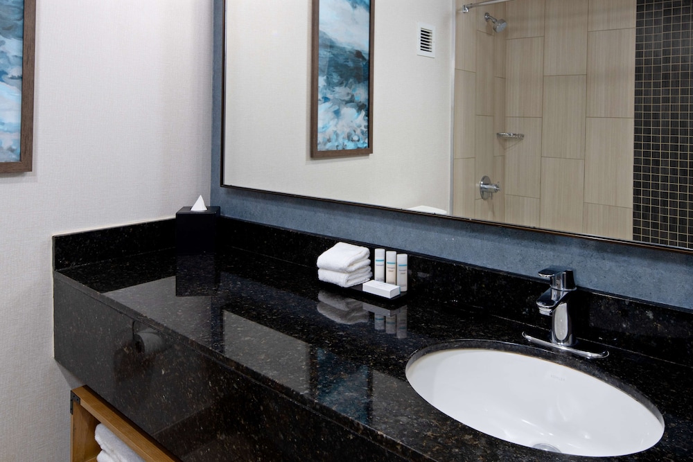 Embassy Suites by Hilton Monterey Bay Seaside - photo 40