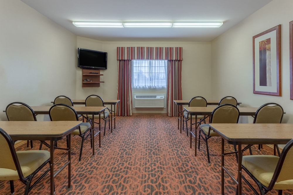 Candlewood Suites Minot by IHG - photo 38
