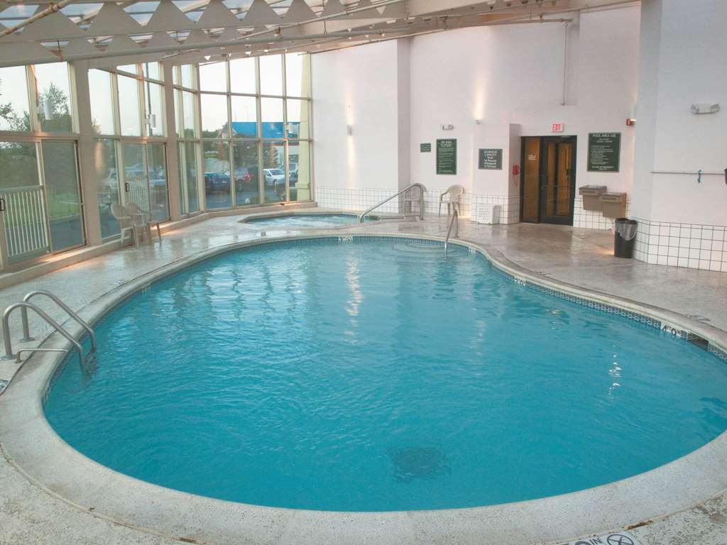 La Quinta Inn & Suites by Wyndham Chicago Gurnee - photo 10