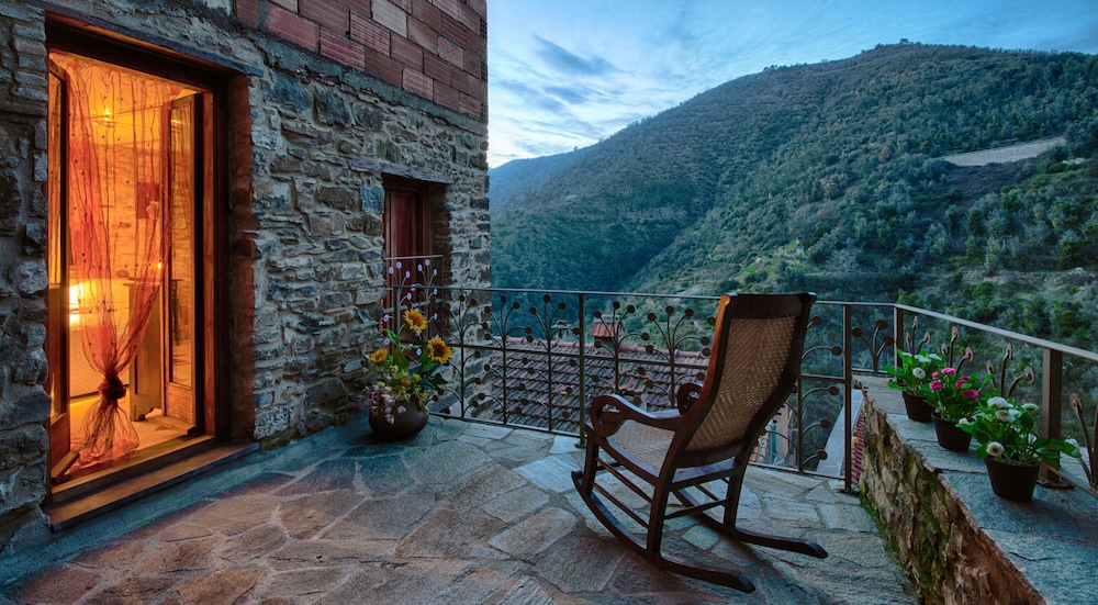Albergo diffuso Munta e Cara - carbon neutral hotel in Apricale