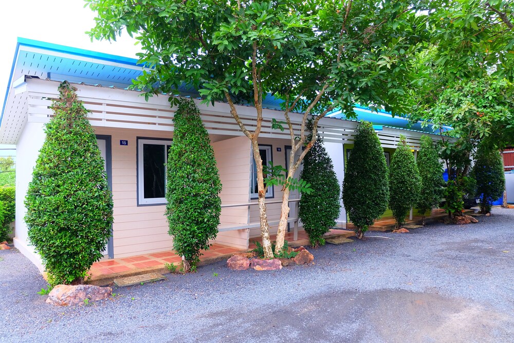 Pecharat Resort — hotel in Surat Thani