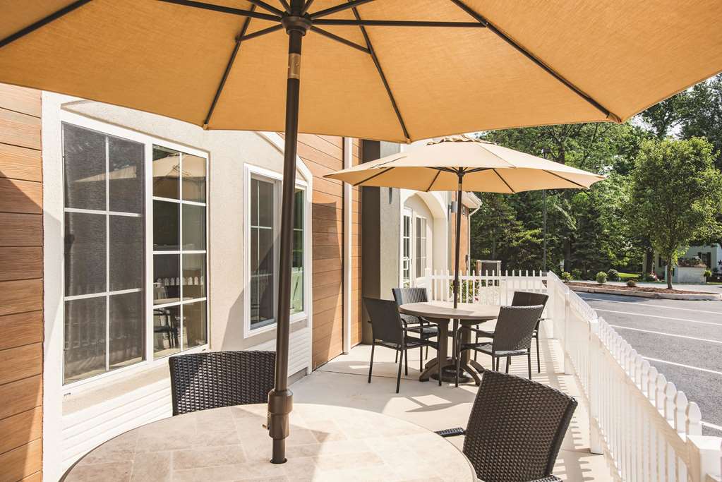 La Quinta Inn & Suites by Wyndham Chambersburg - photo 3