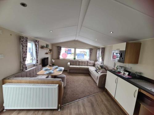 Happy Days Caravan 90 Primrose Field Primrose Valley in Filey, United Kingdom