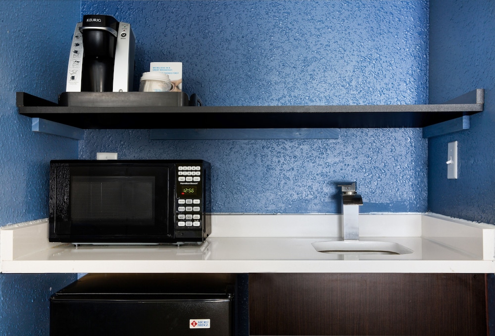 Holiday Inn Express & Suites Dayton Huber Heights by IHG - photo 6