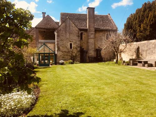 Abbot's Wing - carbon neutral hotel in Stonehouse