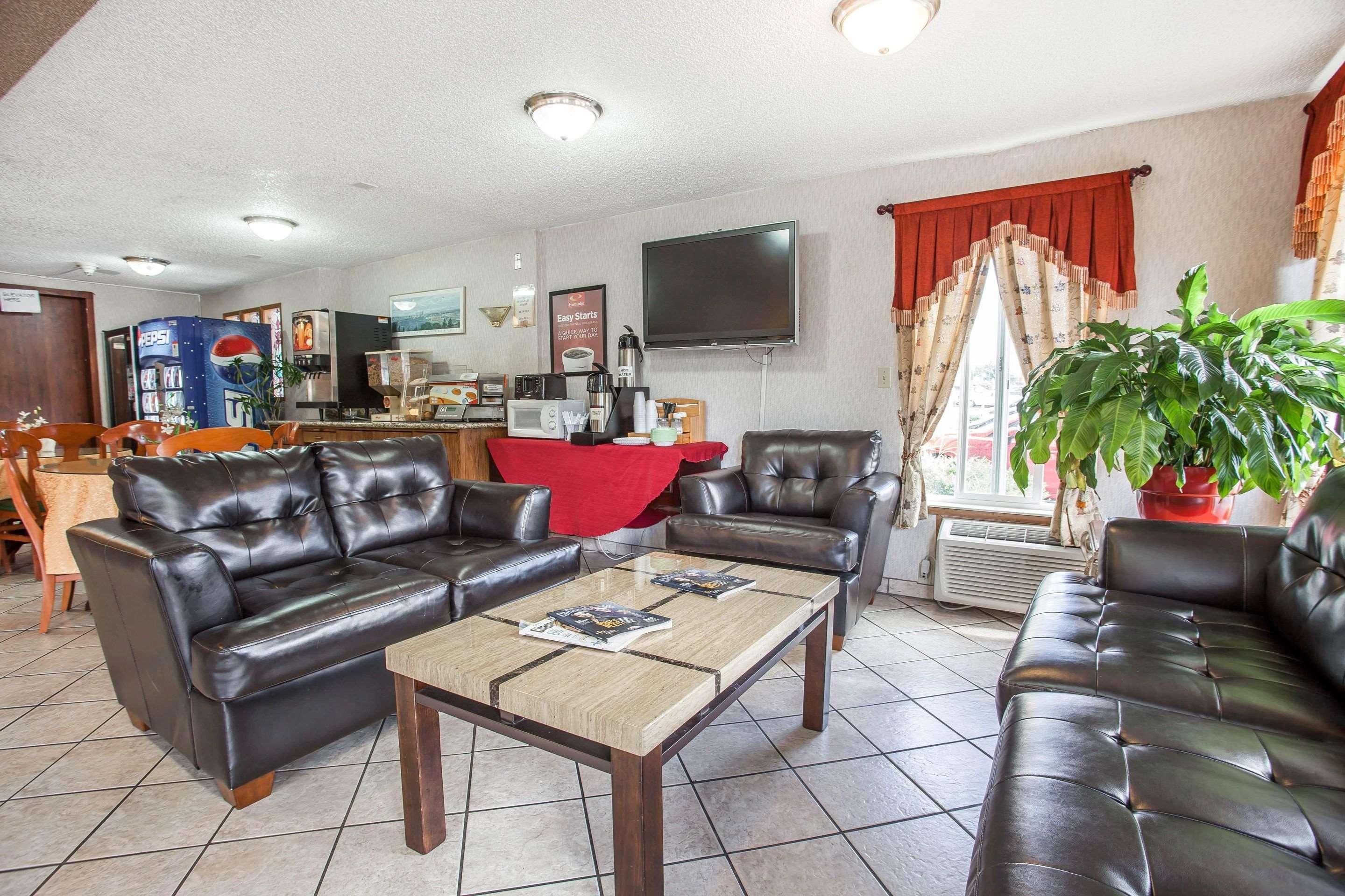 Econo Lodge SeaTac Airport North Seattle - photo 15