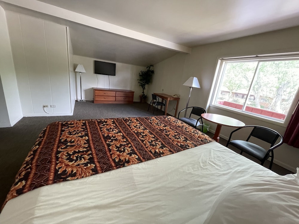Vibe Inn Whirlpool Suites - photo 10