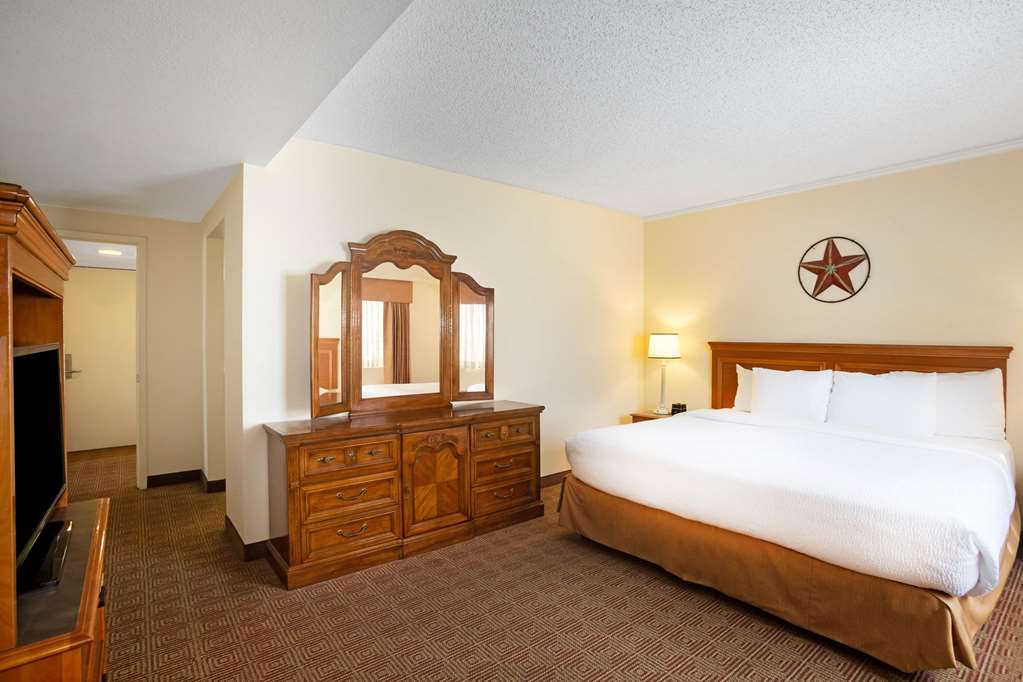 La Quinta Inn by Wyndham Austin Capitol Downtown - photo 28