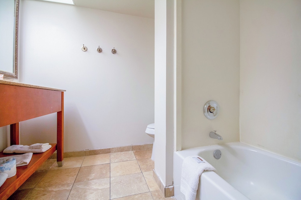 Tulsa Square Hotel Central I 44 By OYO - photo 58