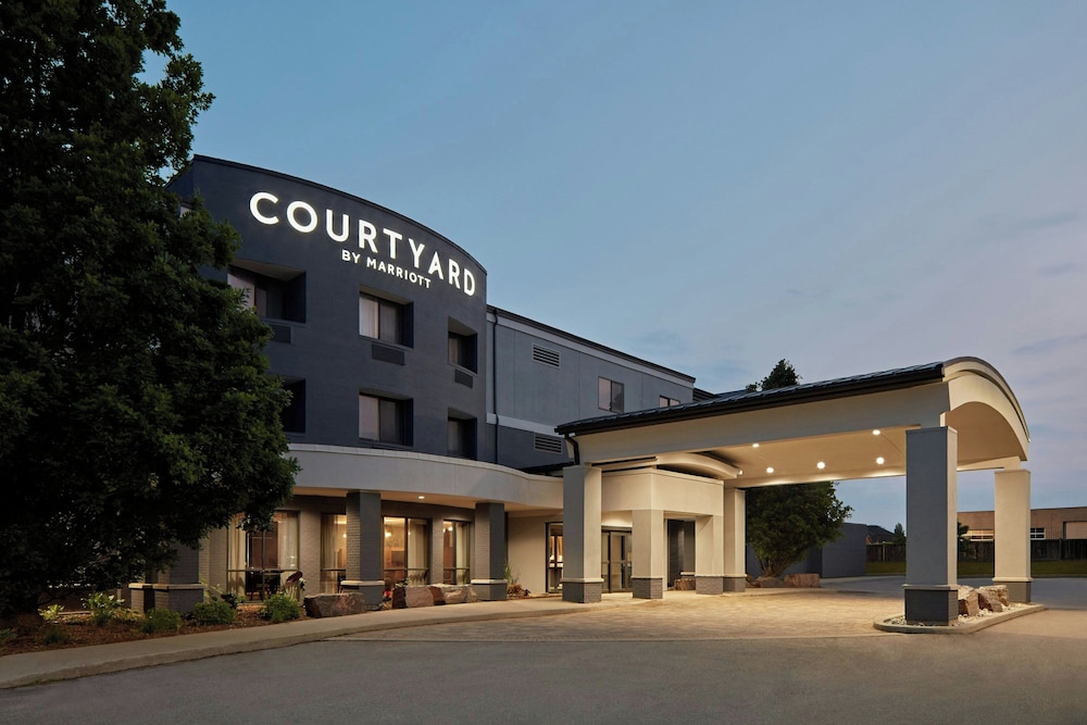 Courtyard by Marriott Hamilton in Hamilton, Canada