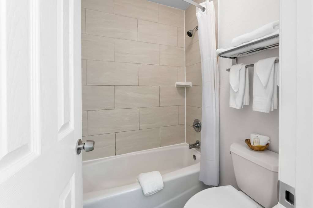 Super 8 by Wyndham Pleasanton - photo 20