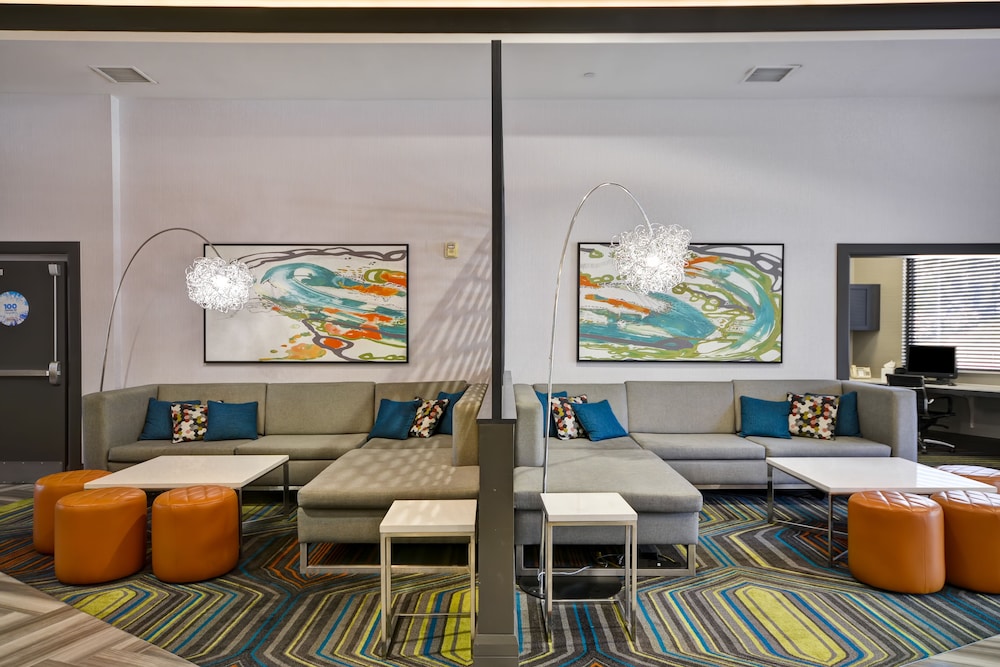 Hampton Inn & Suites Los Angeles Burbank Airport - photo 2