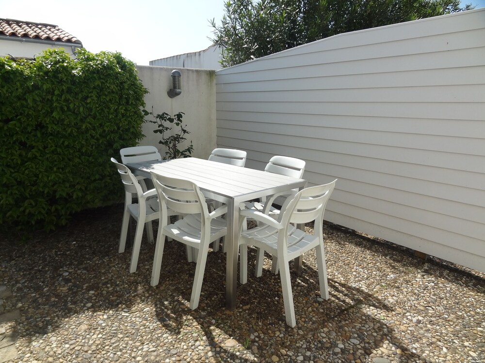 Maison Campanule — 4-Star Luxury Hotel in La Flotte, France