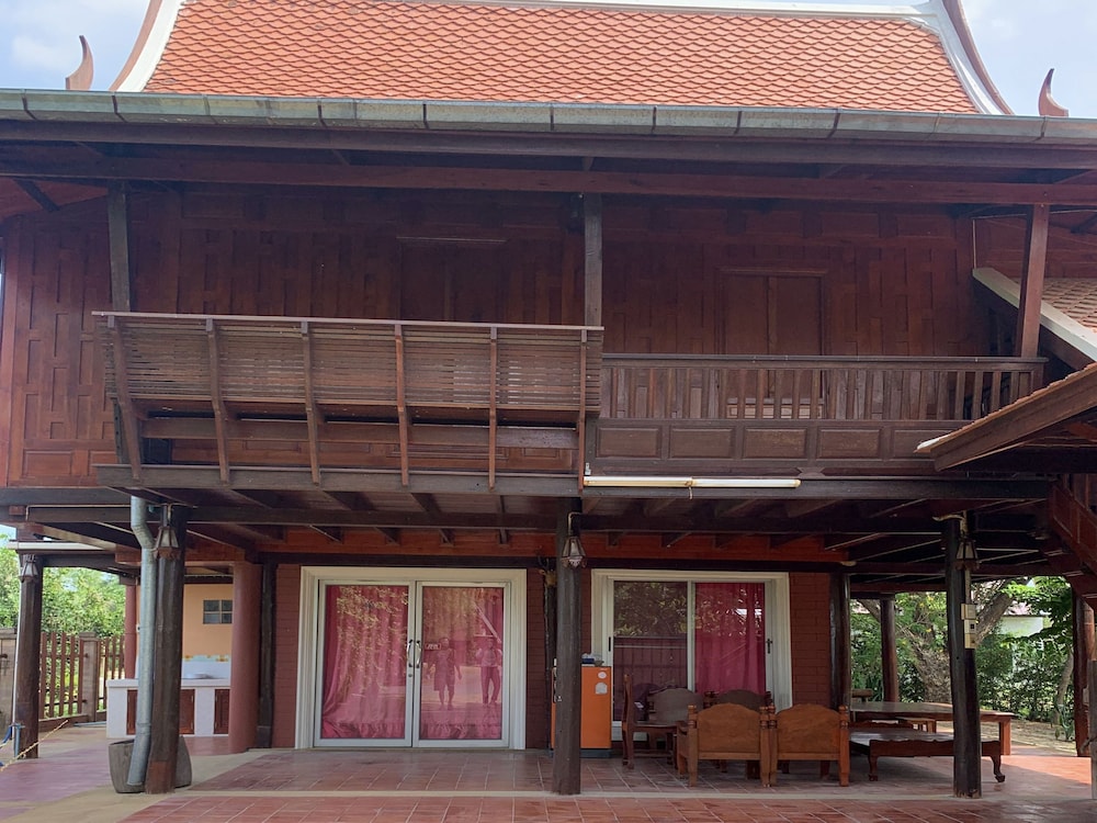 Suree Garden Resort & Karaoke — hotel in Kamphaeng Saen