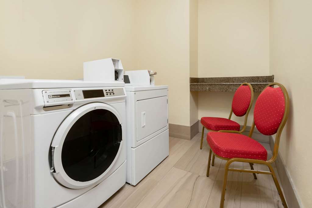 La Quinta Inn & Suites by Wyndham Broussard Lafayette Area - photo 36