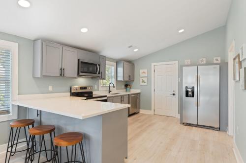 222 W Ashley Sea Breeze Minutes to the Ocean and Downtown Folly Beach - photo 6