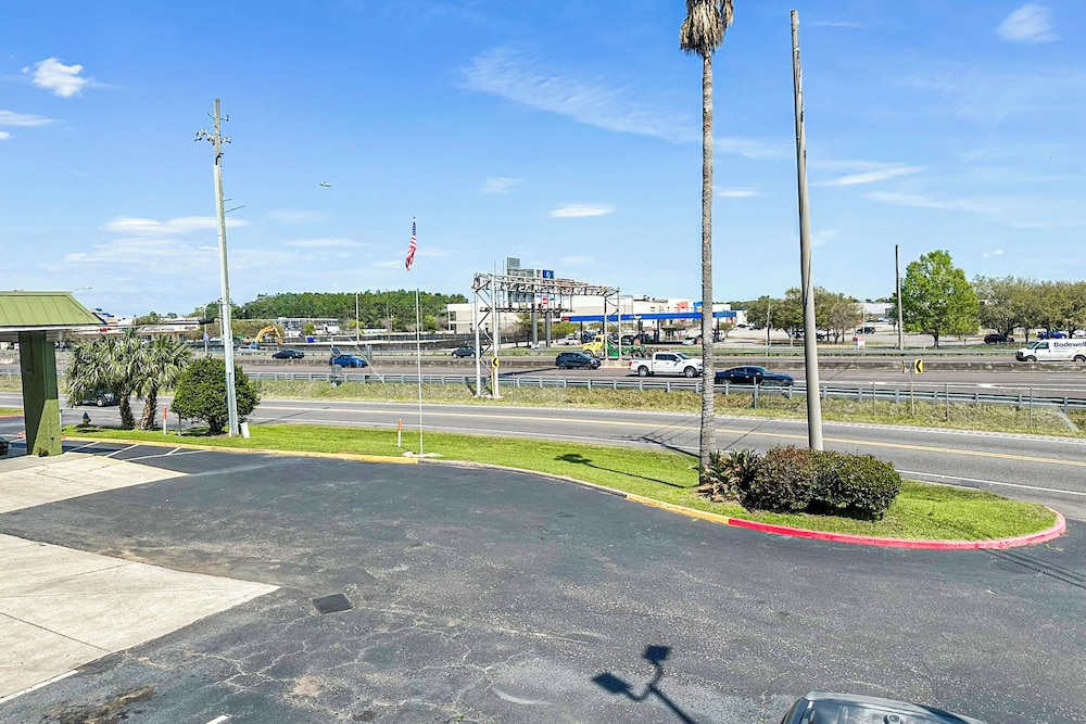 OYO Hotel Mobile AL I 65 at Airport Blvd - photo 117