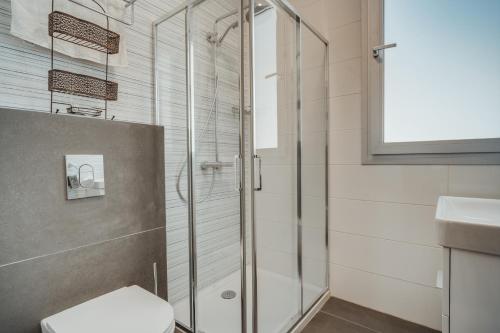 Stay in Style in Modern 3 Bedroom Villas Near Nissi Beach & Square
