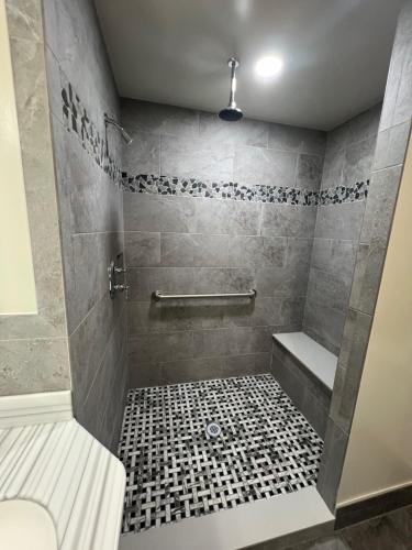 Sutton Inn - photo 10