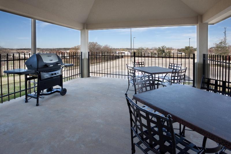 Woodland Suites — hotel in Weatherford