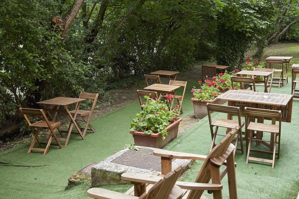 Hotel Iriguibel pet-friendly hotel Huarte-Uharte