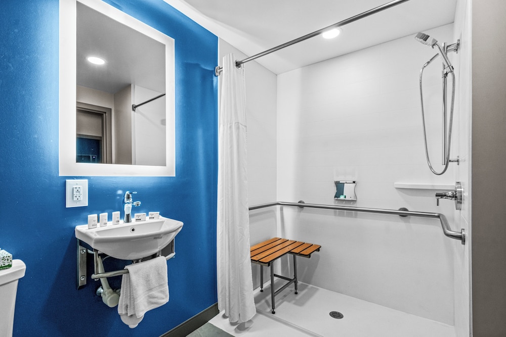 Holiday Inn Express Hotel & Suites Carneys Point by IHG - photo 24