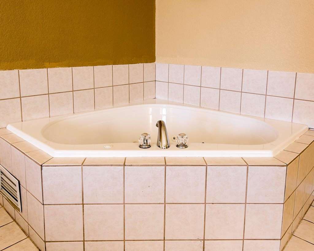 Quality Inn & Suites Bethany - photo 14