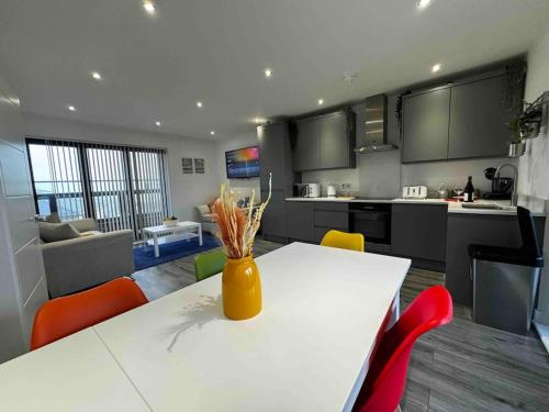 Driftwood Hornsea Town House with Sea Views and Balconies — 4-Star Luxury Hotel in Hornsea, United Kingdom