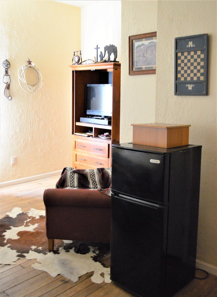 Holly Inn Suites - photo 12