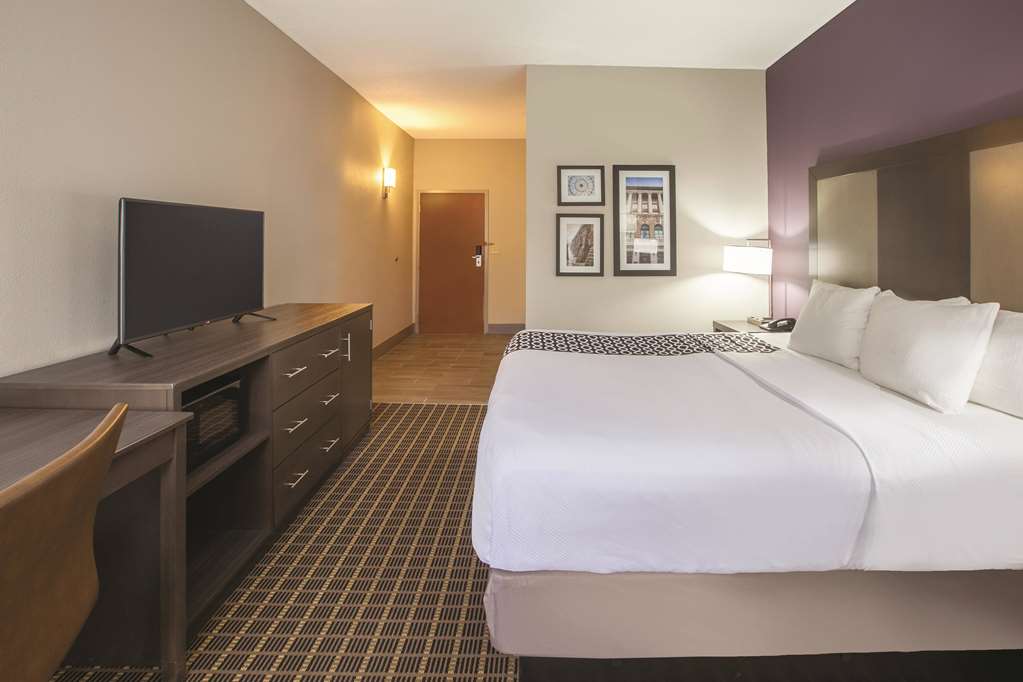 La Quinta Inn & Suites by Wyndham Mechanicsburg Harrisburg - photo 11