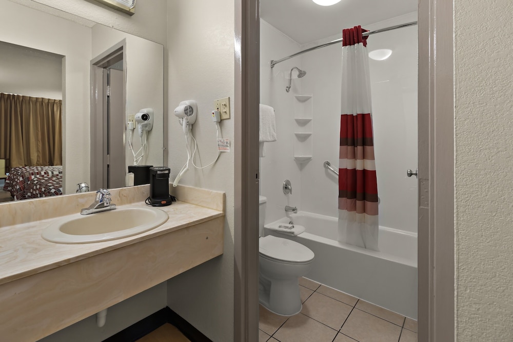 Red Roof Inn & Suites Cave City - photo 17