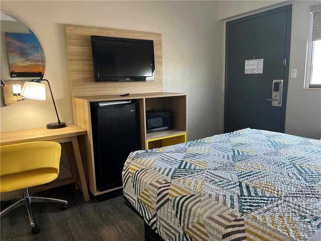 Days Inn by Wyndham Kansas City Northeast - photo 9