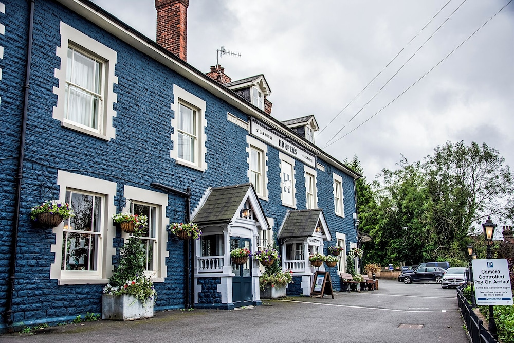 Harper's Steakhouse with Rooms Haslemere — 4-Star Luxury Hotel in Haslemere, United Kingdom