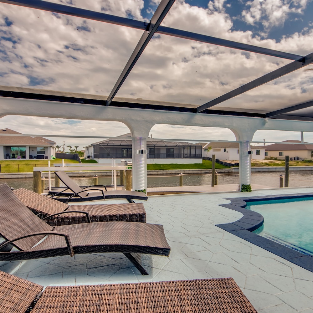 Golden Globe luxury on the canal with poolspa - photo 41