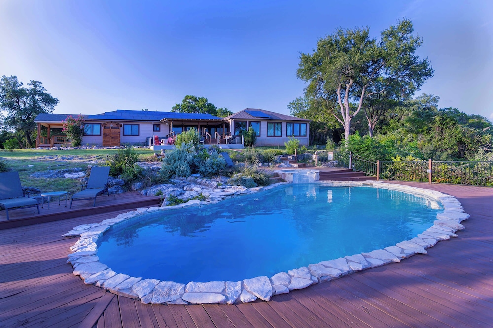 Valley View Retreat for 10 in Wimberley, United States