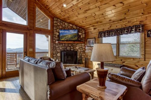 Mountains 4 Miles Panoramic Views Hot Tub & Fire Pit near Pigeon Forge - photo 9