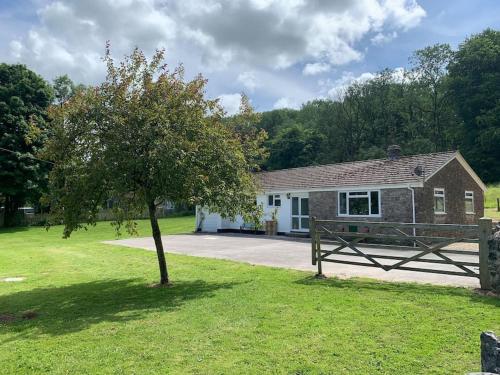 Cheddar Head Bungalow — 4-Star Luxury Hotel in Wells, United Kingdom