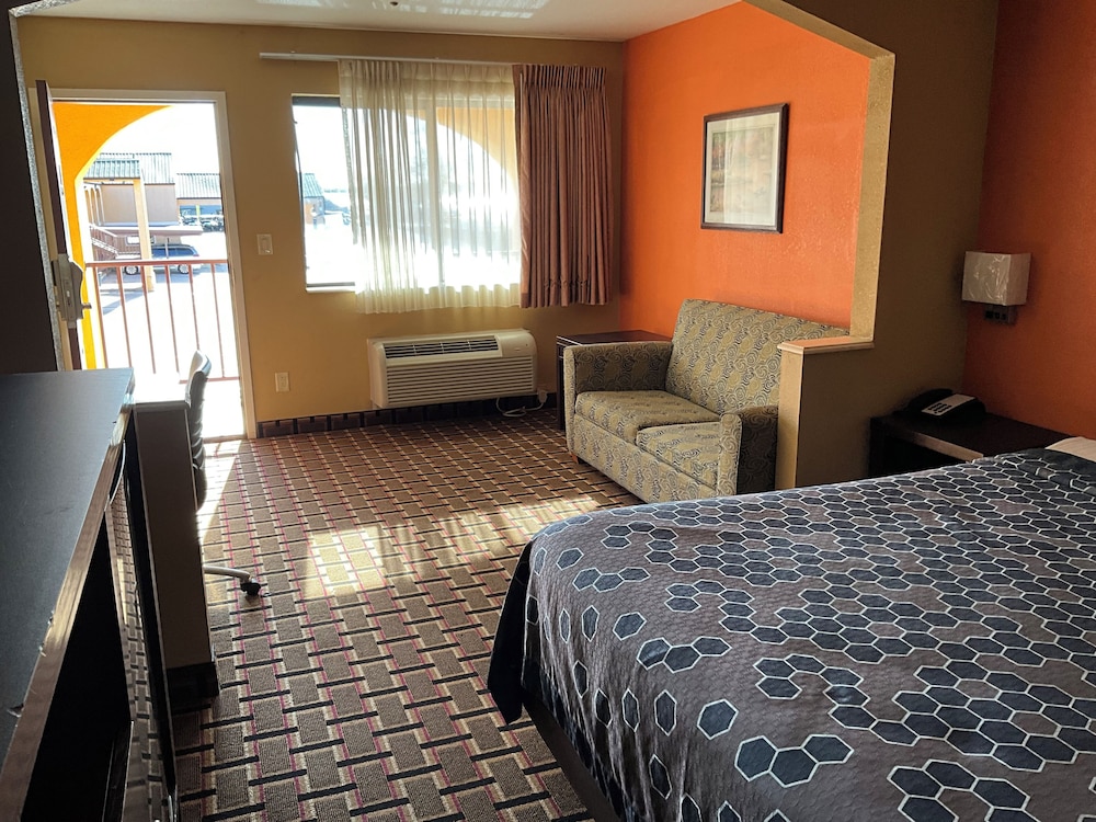 Executive Inn & Suites - photo 6