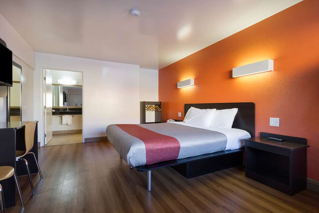 Motel 6 Claremont CA - photo 5