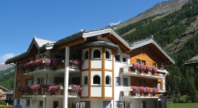 Haus Alpenstern — 4-Star Luxury Hotel in Saas-Fee, Switzerland