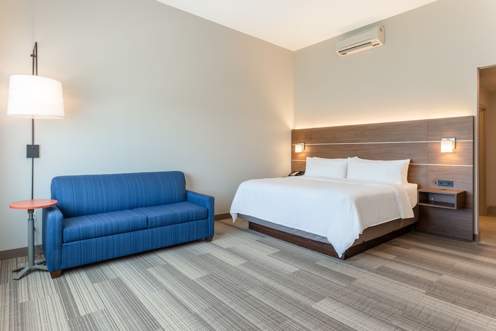 Holiday Inn Express & Suites Springfield North an IHG Hotel - photo 3